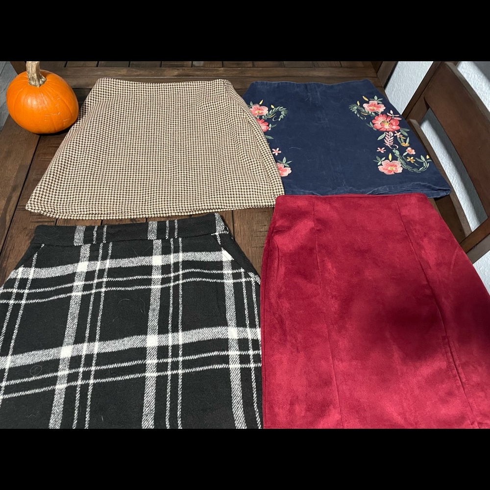 Set of 4 skirts all size small